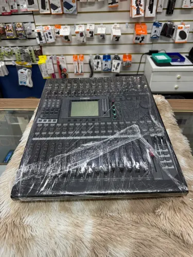 Mesa digital Yamaha 01V96i