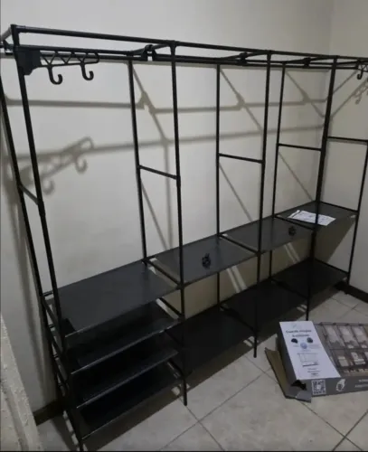 Guarda roupa/arara