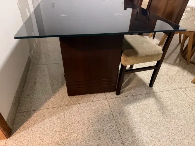 Mesa de 6 lugares com cadeiras líder