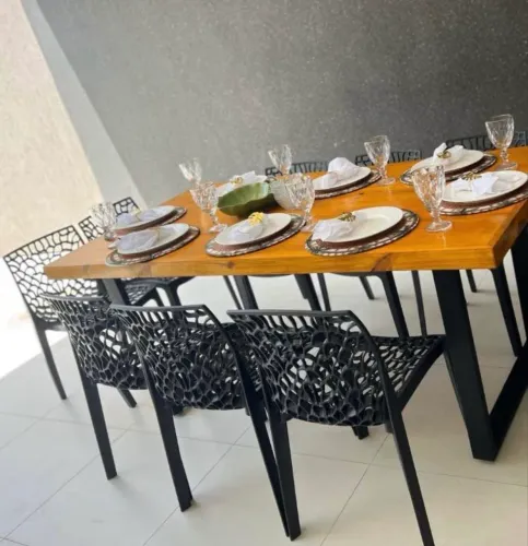 Vendo mesa com cadeiras (leia o anúncio)