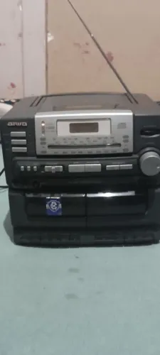 Mini System Aiwa anos 90 pegando CD e rádio am e fm