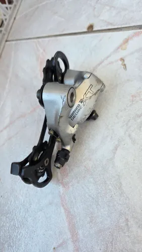 Câmbio traseiro Shimano Deore XT 