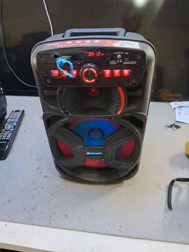 Vendo caixa amplificada amvox 220w RMS