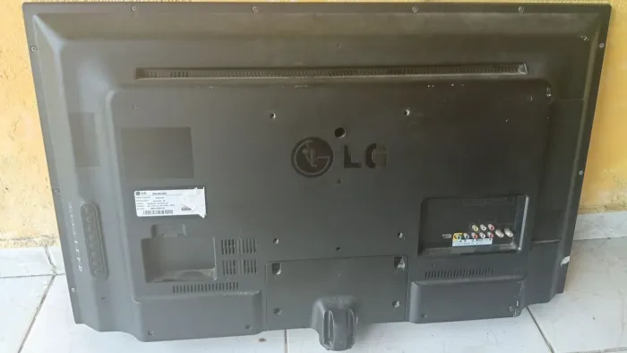 Tv lg 39 polegadas QUEBRADA