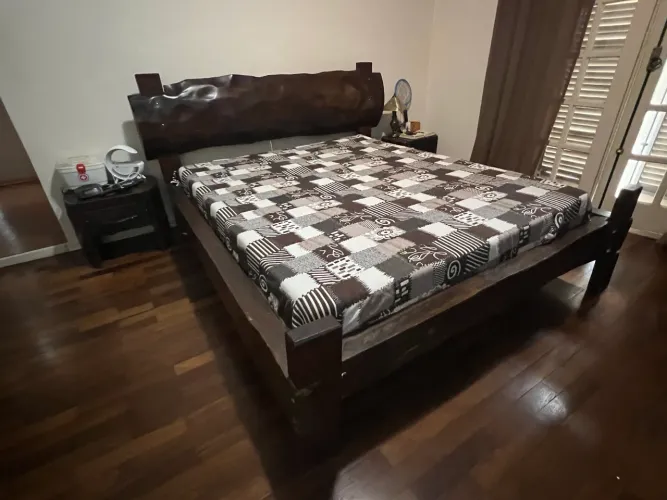 Cama rustica de madeira angelin.