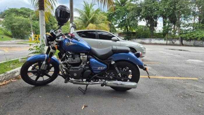 Motocicleta Royal Enfield Super Meteor 650