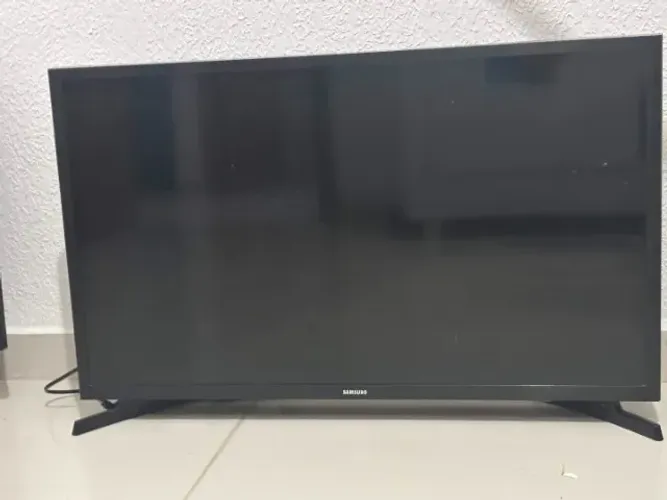 TV SAMSUNG 32' com defeito