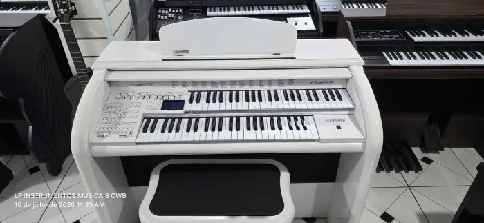 Órgão digital acordes