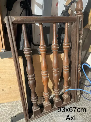 Portão/Grade em Madeira Maciça com Colunas Torneadas - Peça Rústica/Decorativa