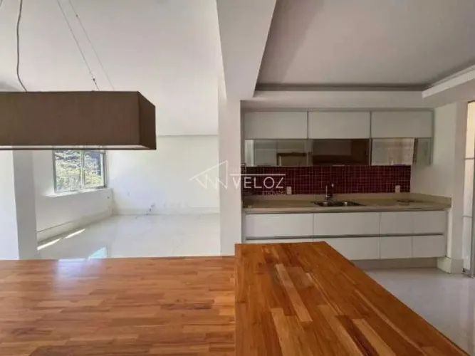 Apartamento : / Residencial / Cosme Velho