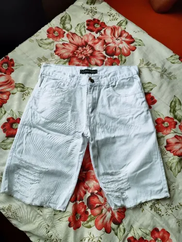 Bermuda Calvin Klein Branca Destroyed Original - Tam 38