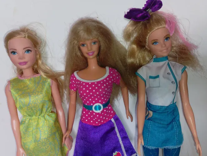 Lote Barbie e outros para restaurar.