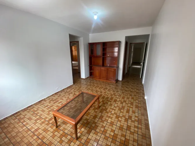 Apartamento com 02 Quartos Semimobiliado no Setor Bueno
