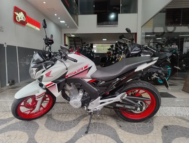 Honda/CB250F Twister CBS, 2022/2022, com apenas 2.500km !!!