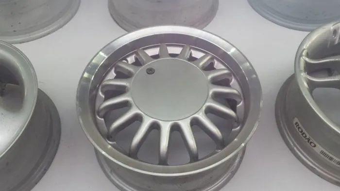 Roda aro 13 binno aranha 13 prata com borda diamantada multi furo Ford 