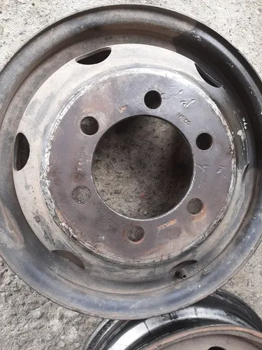 Roda de ferro aro 16 Iveco Dayli prata usada 