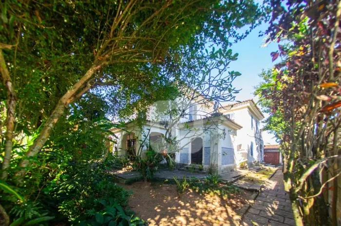 Casa Clássica no Jardim Botânico