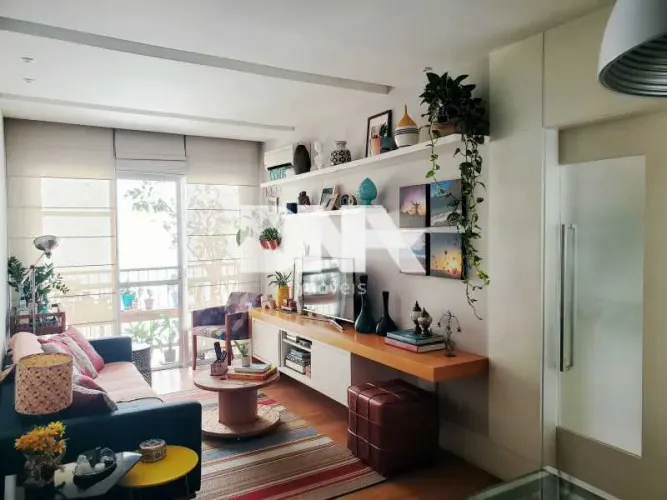 Apartamento - / Residencial / Humaitá