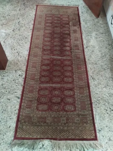 Tapete persa vermelho e dourado persa