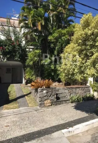 Casa em condomínio em São Francisco - Niterói