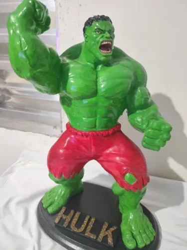 ESTÁTUA DO HULK EM RESINA