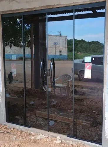 Porta de vidro blindex para área externa