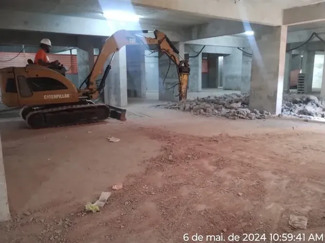 Mini carregadeira e Mini escavadeira