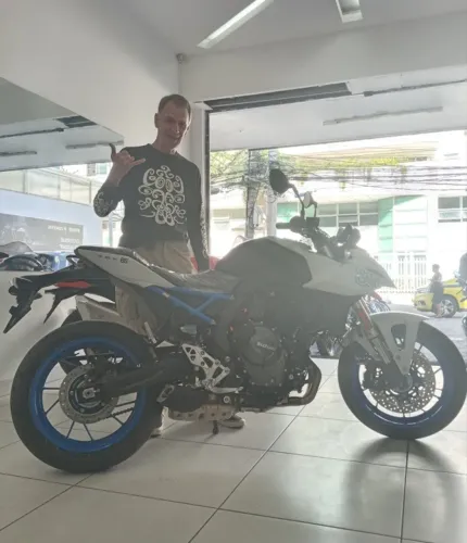 A  moto do ano,comprei e guardei por motivos de doença,preciso vender,ótimo negócio