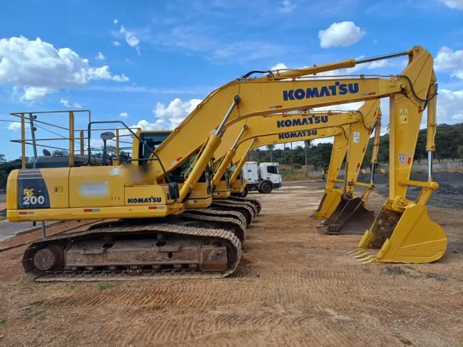 Komatsu PC200 - Escavadeira Hidráulica