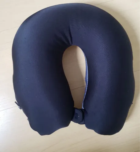 Almofada de pescoço para viagem massageadora com som