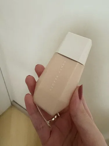 Skin tint Fenty beauty