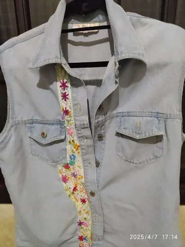 Colete Jeans Bordado ....