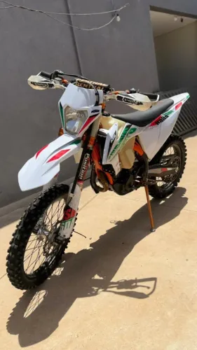  KTM 350 EXC-F SIX DAYS com SUSPENSÃO RACE TECH E PREVENTIVA PISTÃO A