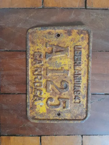 Placa Antiga de Carroça Datada no Ano 1947 em Uberlândia