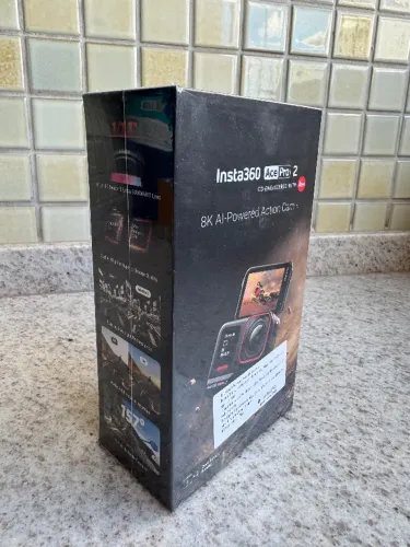 Insta360 Ace Pro 2 Tela Touch Flip com I.A (Pack com 2 Baterias) Câmera Melhor que Go Pro