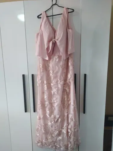 Vestido Longo Rosa com Detalhe em Laço
