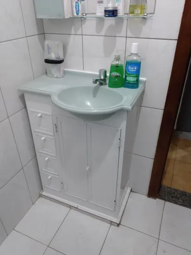 Armário de pia com gavetas em alumínio