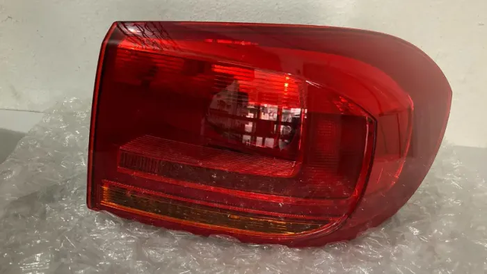 LANTERNA VOLKSWAGEN TIGUAN 2012/2017 LATERAL TRASEIRA BICOLOR DIREITO