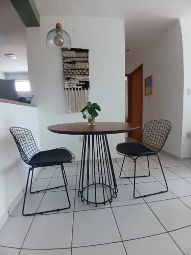 Mesa de jantar redonda 90 cm com duas cadeiras tokstok