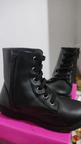Botas infantis pretas