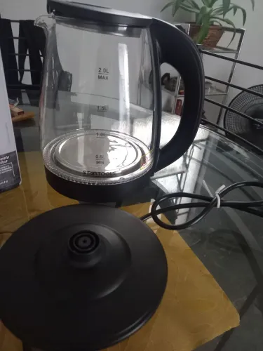 Chaleira de vidro elétrica nova.