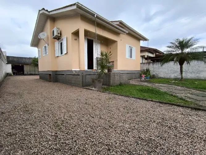 Casa 2 dorm em lugar tranquilo próximo de comércios e serviços