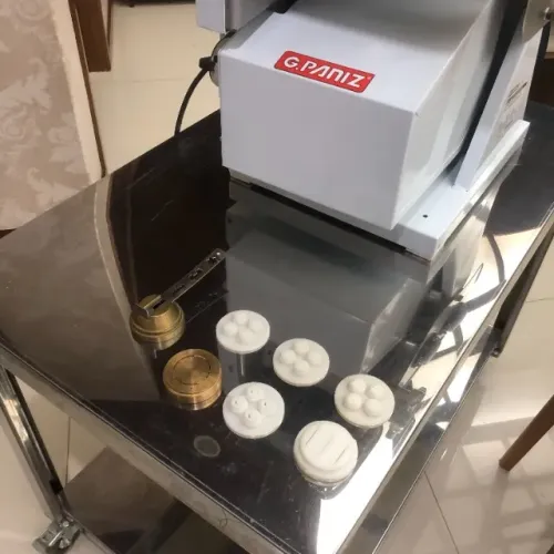 Amassadeira com Extrusora AME 05/15 G Paniz (Acompanha carrinho de Inox, conforme imagem)