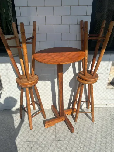 Mesa bar + 4 bancos em madeira maciça 