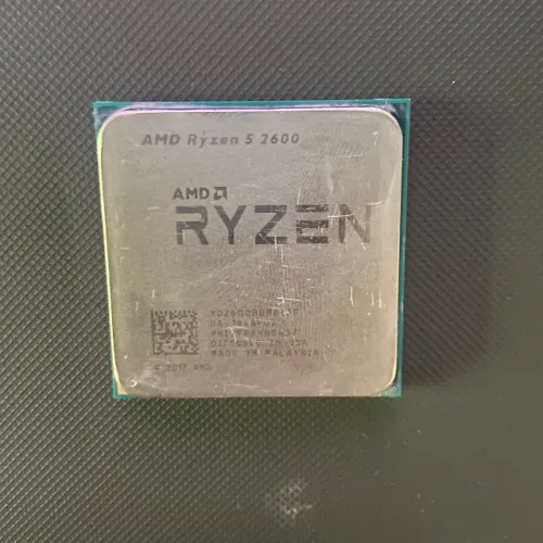 Processador gamer AMD Ryzen 5 2600X YD260XBCM6IAF de 6 núcleos e 4.2GHz de frequência