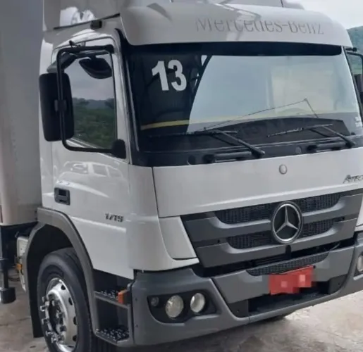 Caminhão Mercedes  toco 4x2 atego 1719 ano 2013 transferência de dívida tratar c/ Alberto