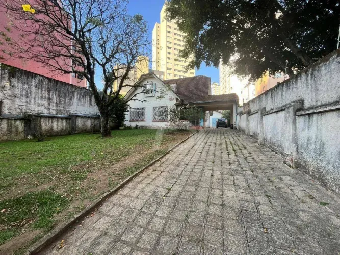 Terreno 1.283m² área nobre - Centro Cívico - ZCC.6- coeficiente 2 - tdimob.com.br