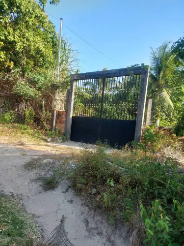 Sitio em RSítio medindo 4,65m de Frente, limita-se com a Rua da Vitória, complemento da li