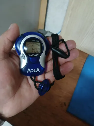 Vendo esse cronômetro digital pra natação ? 