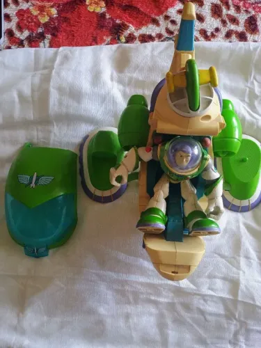 Boneco buzz Lightyear com Nave,usada.